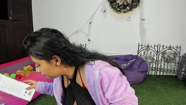 AbbyTaylorr online show from October 8, 2025, 4:54 am