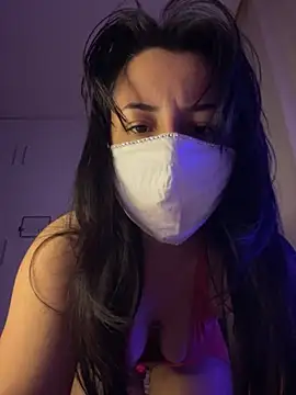 White-Petite online show from April 3, 2026, 7:56 pm