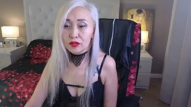 Snapshot of RoxalanaStar chatting on October 7, 2025, 8:50 pm RoxalanaStar online show from October 7, 2025, 8:50 pm