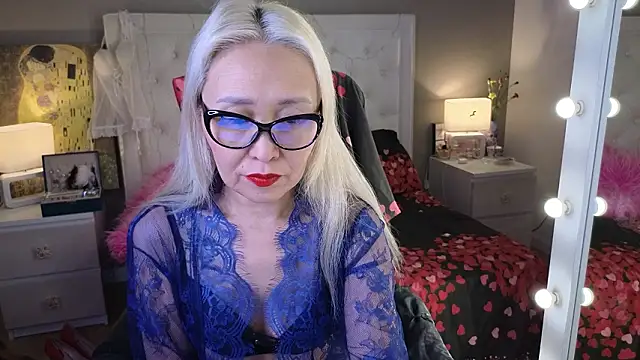 Snapshot of RoxalanaStar chatting on January 31, 2026, 11:25 pm RoxalanaStar online show from January 31, 2026, 11:25 pm