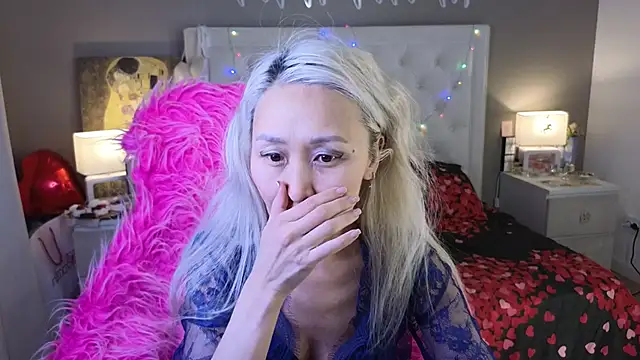 Snapshot of RoxalanaStar chatting on February 20, 2026, 10:21 pm RoxalanaStar online show from February 20, 2026, 10:21 pm