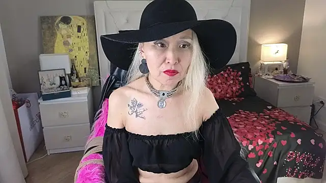 RoxalanaStar online show from May 30, 2026, 8:28 pm
