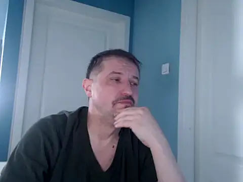 Snapshot of MisterFaithRO chatting on April 13, 2026, 9:15 am MisterFaithRO online show from April 13, 2026, 9:15 am