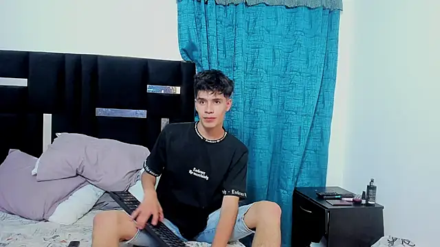 Snapshot of Dimitrixxx__ chatting on January 14, 2025, 6:13 am Dimitrixxx   online show from January 14, 2025, 6:13 am