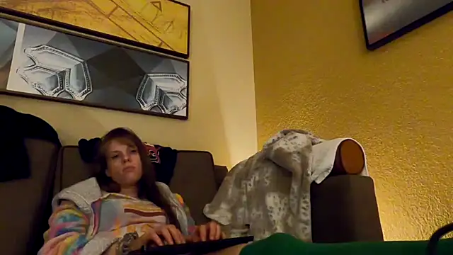 Snapshot of TheDaisyChaos chatting on December 16, 2024, 6:32 am TheDaisyChaos online show from December 16, 2024, 6:32 am