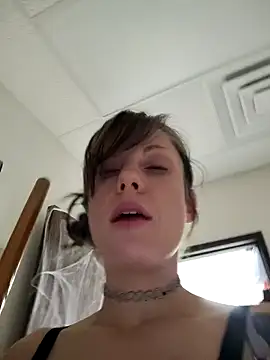 Snapshot of TheDaisyChaos chatting on October 20, 2025, 3:29 am TheDaisyChaos online show from October 20, 2025, 3:29 am