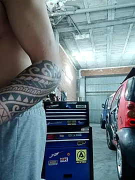 Snapshot of wolf113r chatting on November 2, 2025, 7:27 pm wolf113r online show from November 2, 2025, 7:27 pm