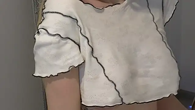 Snapshot of JuliaJuliette chatting on February 14, 2025, 11:53 pm JuliaJuliette online show from February 14, 2025, 11:53 pm