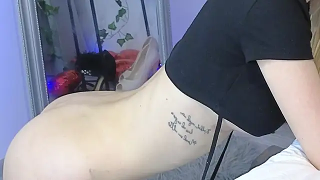 Snapshot of JuliaJuliette chatting on February 26, 2025, 11:59 pm JuliaJuliette online show from February 26, 2025, 11:59 pm