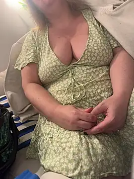 Snapshot of cplcokins34 chatting on March 22, 2025, 2:25 pm cplcokins34 online show from March 22, 2025, 2:25 pm