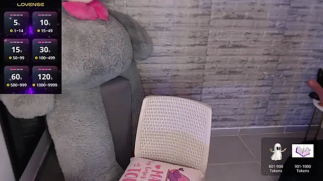 TinnaCobb online show from October 23, 2025, 4:17 pm