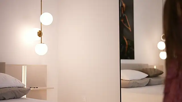 DoviaClaire online show from September 24, 2025, 6:06 am