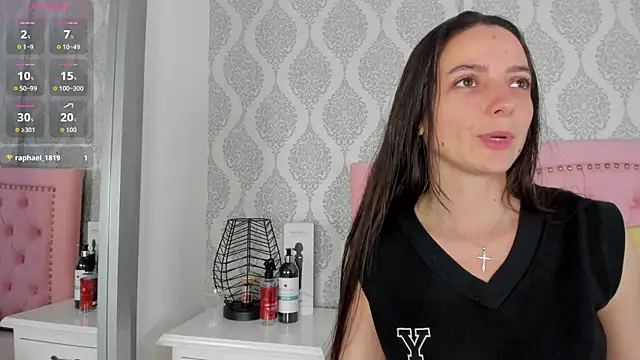 Princsgirl  online show from May 9, 2026, 2:33 pm