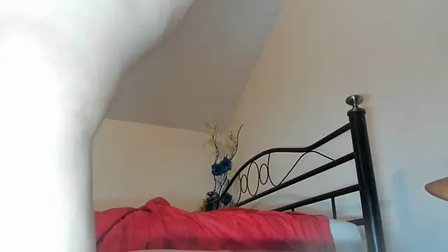 Snapshot of simona_butterfly chatting on March 11, 2026, 10:38 pm simona butterfly online show from March 11, 2026, 10:38 pm