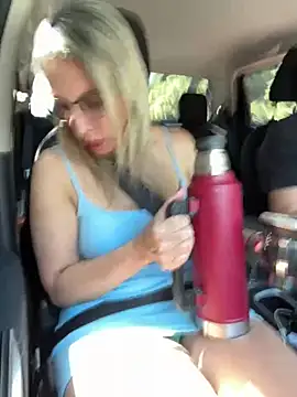 Gatitacarlita online show from December 18, 2024, 5:52 pm