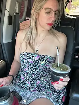 Gatitacarlita online show from December 29, 2024, 3:03 pm