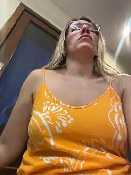 Gatitacarlita online show from December 20, 2025, 10:50 pm