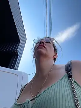 Gatitacarlita online show from March 28, 2026, 2:38 pm