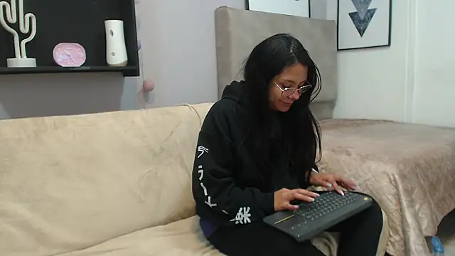 Snapshot of valevicious chatting on February 25, 2025, 5:36 pm valevicious online show from February 25, 2025, 5:36 pm