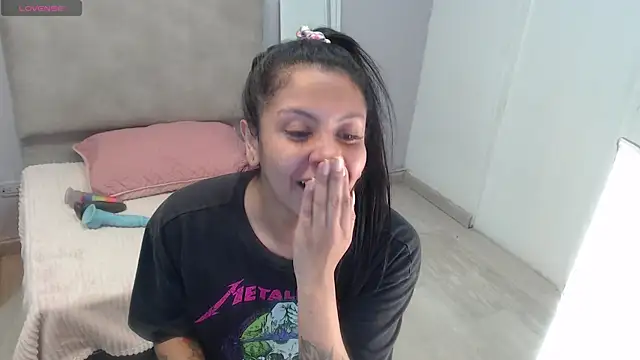 Snapshot of valevicious chatting on November 18, 2025, 9:08 pm valevicious online show from November 18, 2025, 9:08 pm