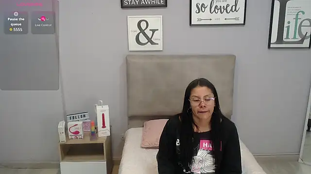 Snapshot of valevicious chatting on November 24, 2025, 7:02 pm valevicious online show from November 24, 2025, 7:02 pm