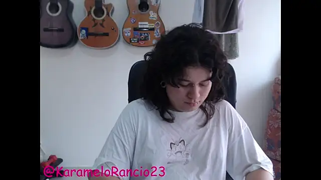 Snapshot of Smoke_trip_Alicia chatting on February 5, 2025, 2:05 pm Smoke trip Alicia online show from February 5, 2025, 2:05 pm