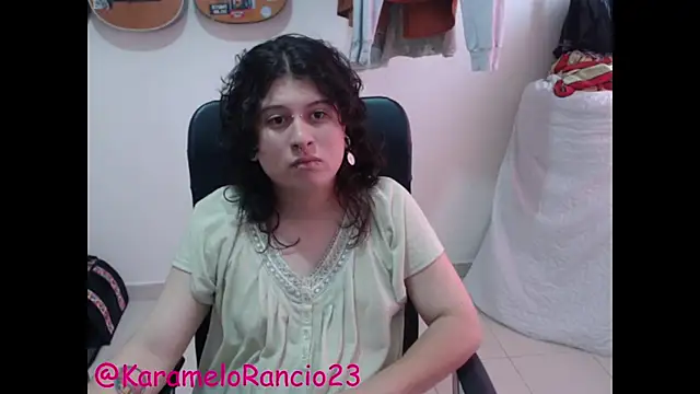 Snapshot of Smoke_trip_Alicia chatting on February 20, 2025, 1:08 pm Smoke trip Alicia online show from February 20, 2025, 1:08 pm