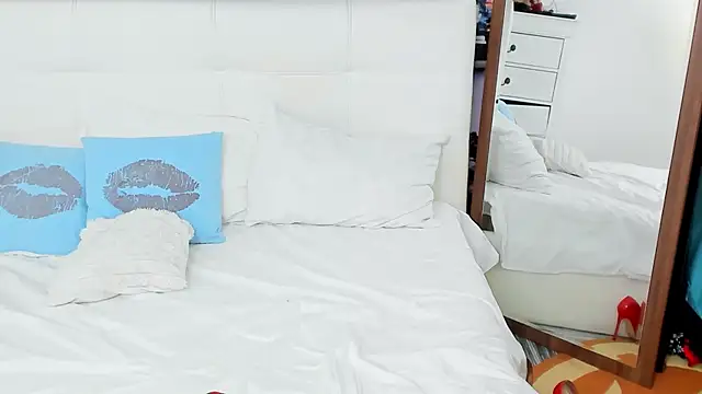 IvyHotFoxy online show from March 6, 2025, 11:36 am