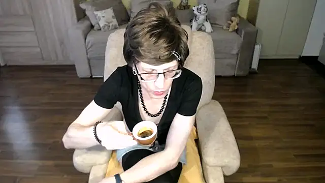 Snapshot of clementine chatting on May 11, 2026, 9:26 am clementine online show from May 11, 2026, 9:26 am