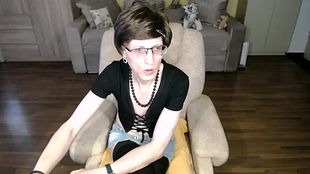 Snapshot of clementine chatting on May 11, 2026, 2:56 pm clementine online show from May 11, 2026, 2:56 pm