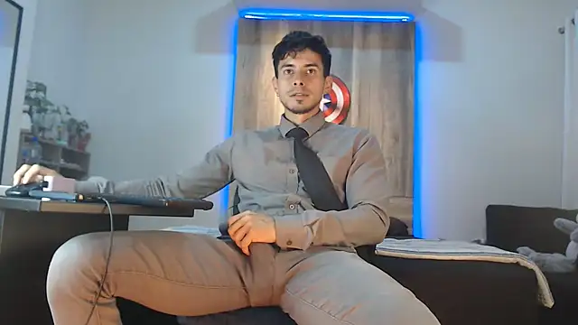 Andrew 4  online show from November 15, 2025, 1:36 am