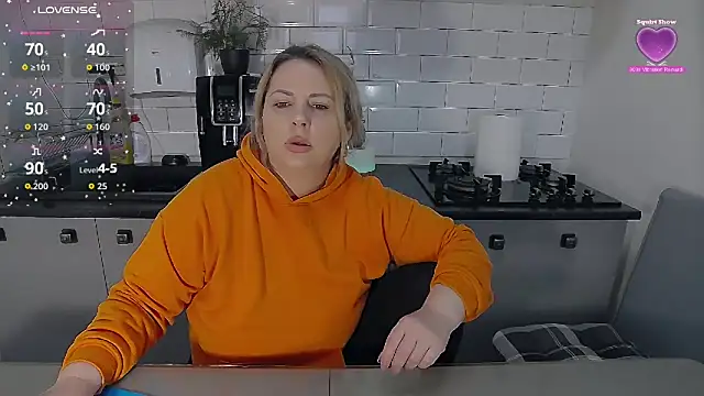 erikaerika online show from February 21, 2026, 8:48 am