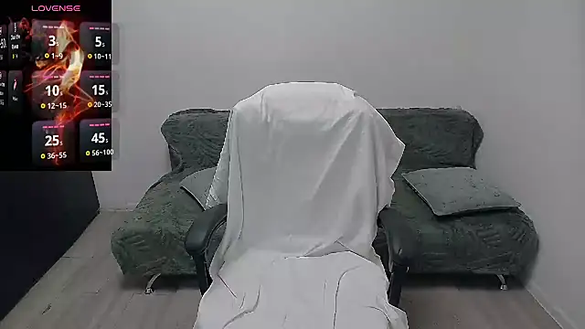 erikaerika online show from May 18, 2026, 7:25 am