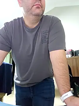 Snapshot of Andrew1900529 chatting on December 18, 2025, 5:35 am Andrew1900529 online show from December 18, 2025, 5:35 am