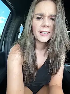 MaggyMayI online show from October 1, 2025, 4:13 pm