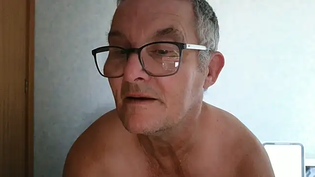 Snapshot of bigballnz chatting on February 15, 2025, 7:49 am bigballnz online show from February 15, 2025, 7:49 am