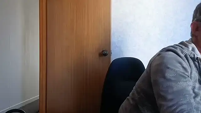 Snapshot of bigballnz chatting on September 17, 2025, 7:48 pm bigballnz online show from September 17, 2025, 7:48 pm