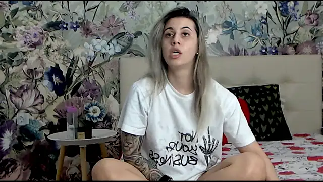 Snapshot of RoseDiamond06 chatting on January 29, 2025, 3:26 pm RoseDiamond06 online show from January 29, 2025, 3:26 pm