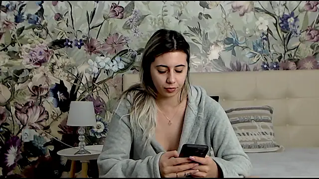 Snapshot of RoseDiamond06 chatting on February 26, 2025, 10:36 am RoseDiamond06 online show from February 26, 2025, 10:36 am