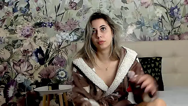 Snapshot of RoseDiamond06 chatting on March 15, 2025, 10:46 am RoseDiamond06 online show from March 15, 2025, 10:46 am