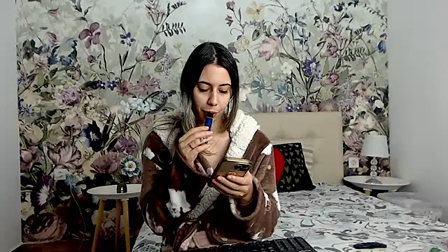 Snapshot of RoseDiamond06 chatting on October 15, 2025, 3:45 pm RoseDiamond06 online show from October 15, 2025, 3:45 pm