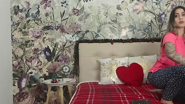 Snapshot of RoseDiamond06 chatting on December 18, 2025, 2:45 pm RoseDiamond06 online show from December 18, 2025, 2:45 pm