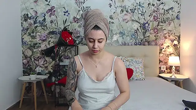 RoseDiamond06 online show from May 20, 2026, 1:50 pm