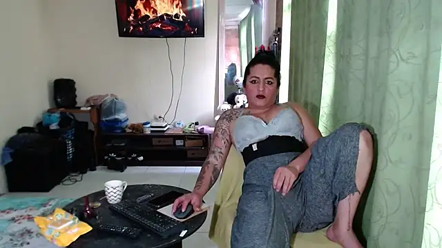 Sashaferrari2000 online show from April 12, 2026, 6:02 pm