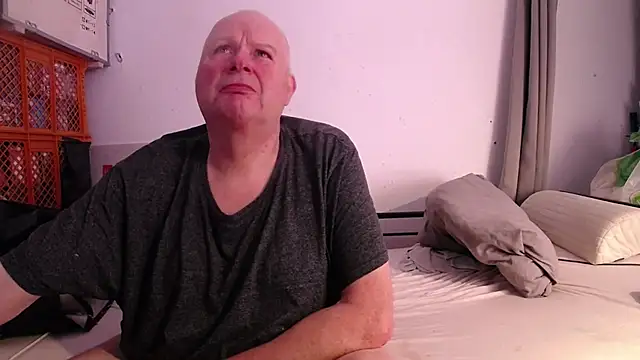 Snapshot of Vandrino chatting on October 18, 2025, 6:52 pm Vandrino online show from October 18, 2025, 6:52 pm