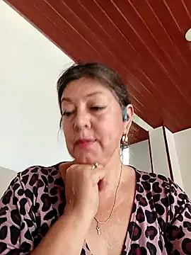 Snapshot of emma_tour chatting on May 4, 2026, 3:52 pm emma tour online show from May 4, 2026, 3:52 pm
