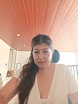 Snapshot of emma_tour chatting on May 23, 2026, 4:44 pm emma tour online show from May 23, 2026, 4:44 pm