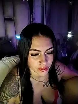 chelaqueen  online show from May 13, 2026, 12:30 am
