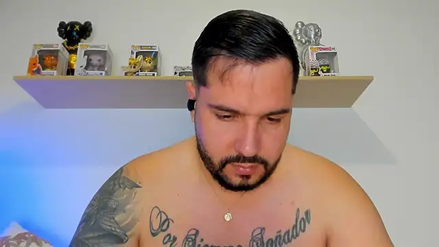 camilo restrepo21 online show from May 23, 2026, 11:53 pm
