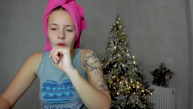 Snapshot of why_again_me chatting on January 2, 2025, 10:33 pm why again me online show from January 2, 2025, 10:33 pm